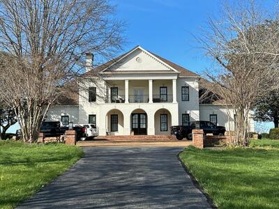 607 Sunnyside Ln