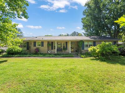 102 Essex Ct