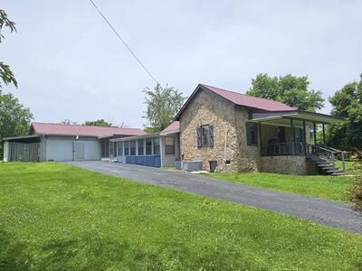 273 E Lee Dr