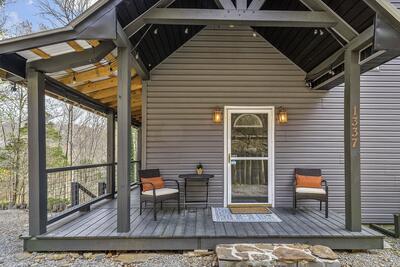 1337 Lakeside Dr
