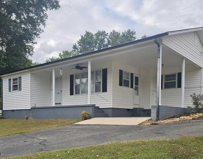 215 Orchard Ln