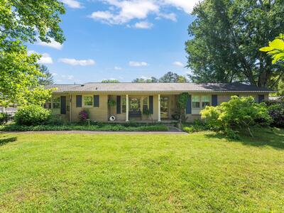 102 Essex Ct