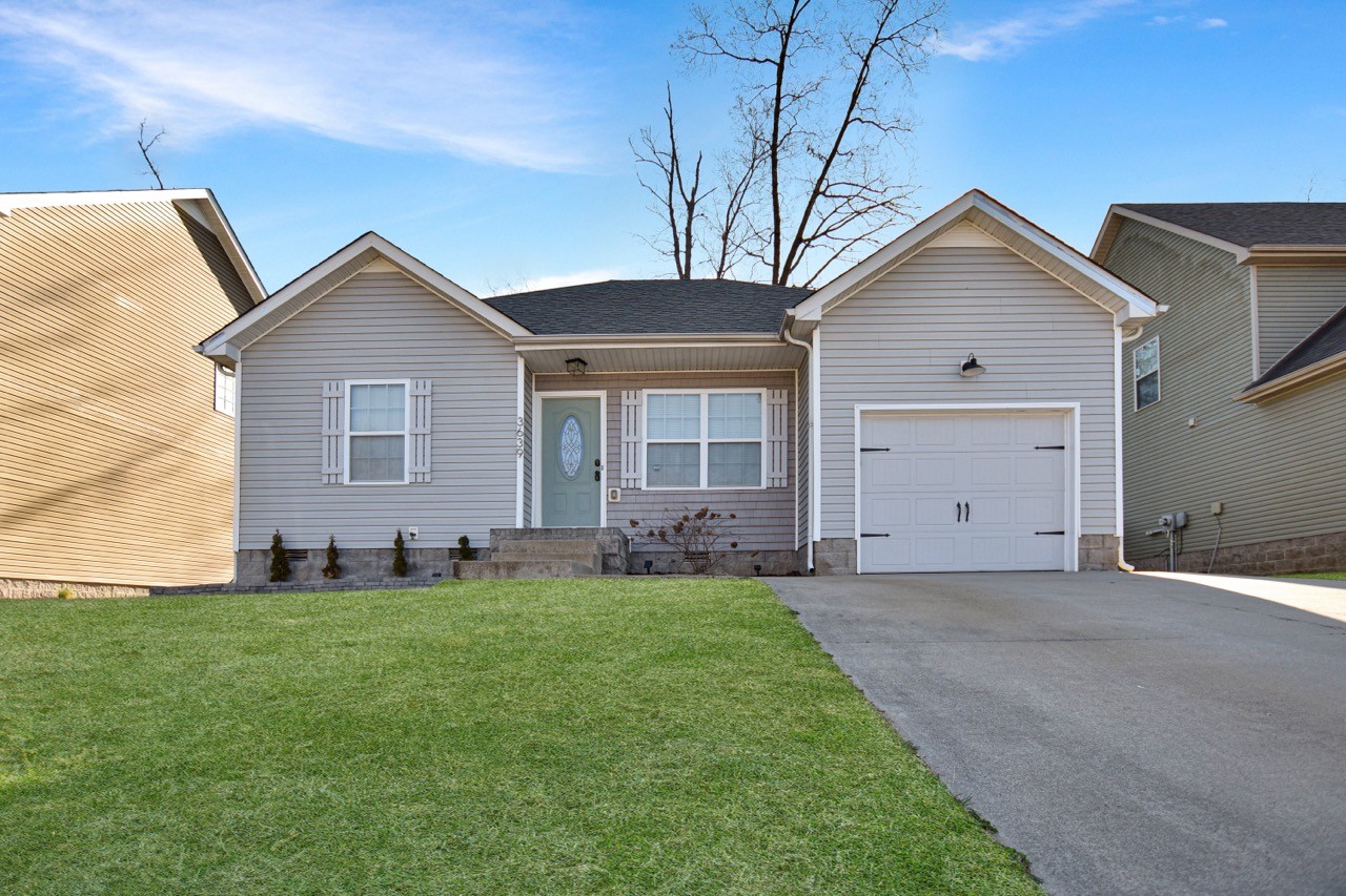 Clarksville Single Family Residence $1,600 - Kirby Real Estate