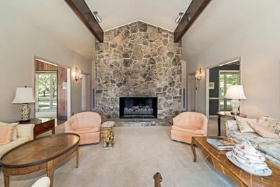 215 Hickory Ln