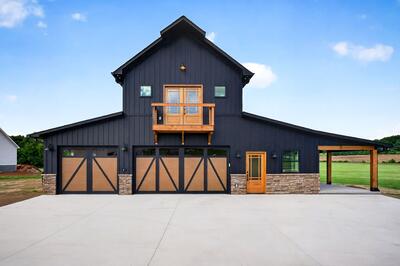 123 Cattlemans Dr