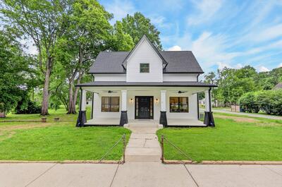 102 Cowan St
