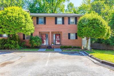 1900 Meadowbrook Circle
