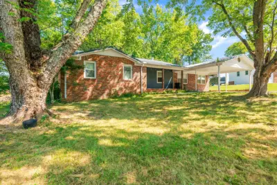 196 Greenwood Dr