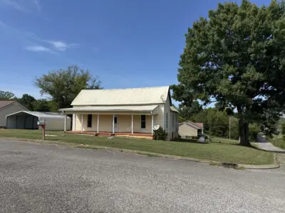 107 Twin Oaks Dr