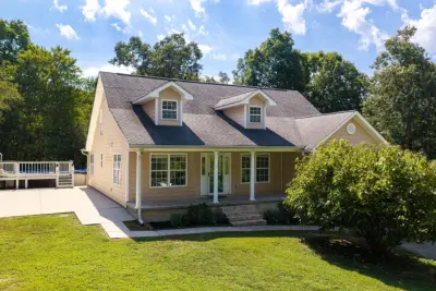 496 Highland Dr