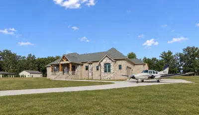 106 Chandelle Dr