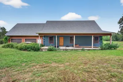 432 Meadowood Lane
