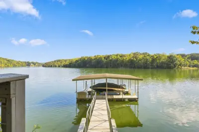 241 Lakeridge Dr