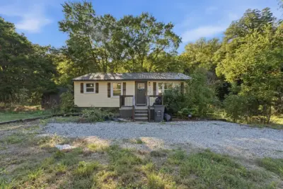 219 N High St