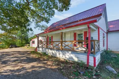 1022 Fairview Rd