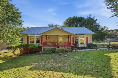 263 River Oaks Dr