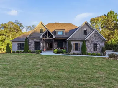 71 Woodland Creek Dr